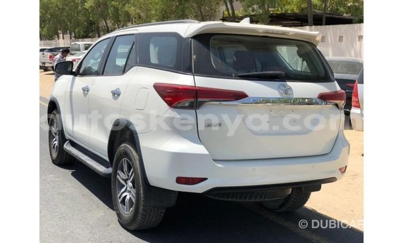 Imported Toyota Fortuner White Makiinaa iti Import - Dubai keessatti Central Kenya keessatti Imported Toyota Fortuner White Makiinaa iti Import - Dubai keessatti Central Kenya keessatti
