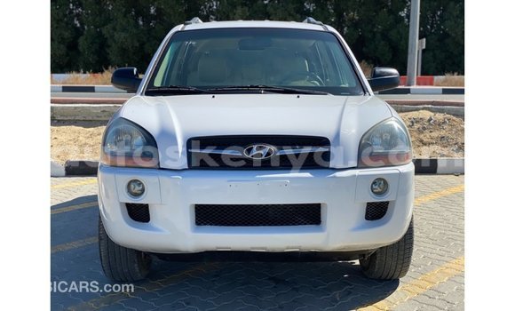 Imported Hyundai Tucson White Makiinaa iti Import - Dubai keessatti Central Kenya keessatti Imported Hyundai Tucson White Makiinaa iti Import - Dubai keessatti Central Kenya keessatti
