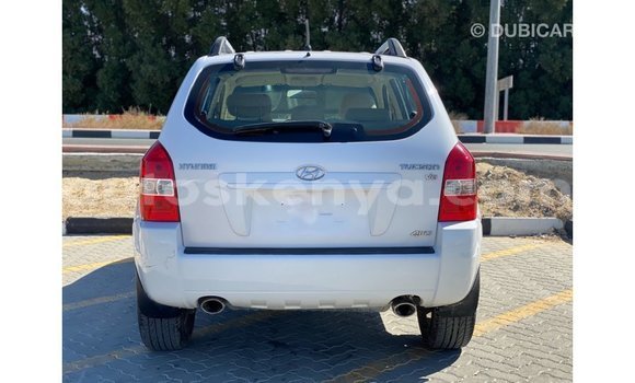 Imported Hyundai Tucson White Makiinaa iti Import - Dubai keessatti Central Kenya keessatti Imported Hyundai Tucson White Makiinaa iti Import - Dubai keessatti Central Kenya keessatti