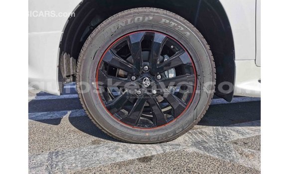 Nunua Imported Toyota Land Cruiser Nyeupe Gari ndani ya Import - Dubai nchini Kati Kenya Nunua Imported Toyota Land Cruiser Nyeupe Gari ndani ya Import - Dubai nchini Kati Kenya