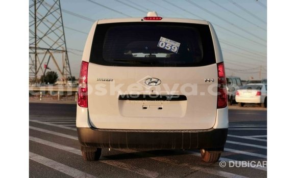 Nunua Imported Hyundai Chorus Nyeupe Lori ndani ya Import - Dubai nchini Kati Kenya Nunua Imported Hyundai Chorus Nyeupe Lori ndani ya Import - Dubai nchini Kati Kenya