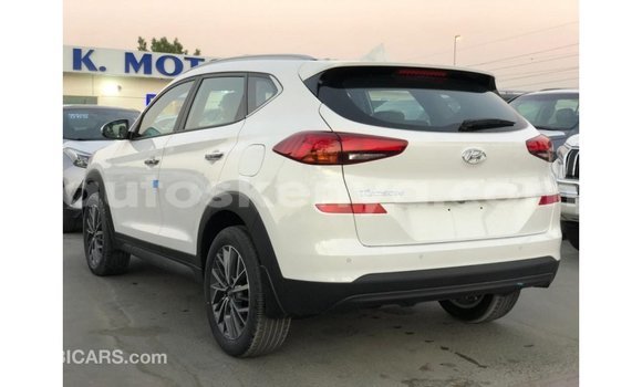 Nunua Imported Hyundai Tucson Nyeupe Gari ndani ya Import - Dubai nchini Kati Kenya Nunua Imported Hyundai Tucson Nyeupe Gari ndani ya Import - Dubai nchini Kati Kenya