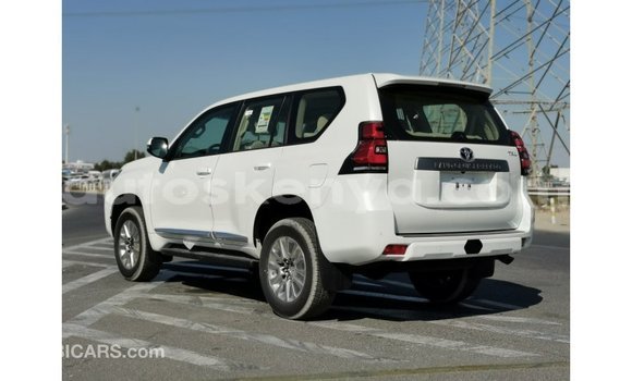 Imported Toyota Prado White Makiinaa iti Import - Dubai keessatti Central Kenya keessatti Imported Toyota Prado White Makiinaa iti Import - Dubai keessatti Central Kenya keessatti