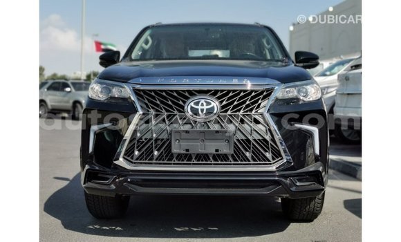 Nunua Imported Toyota Fortuner Nyeusi Gari ndani ya Import - Dubai nchini Kati Kenya Nunua Imported Toyota Fortuner Nyeusi Gari ndani ya Import - Dubai nchini Kati Kenya