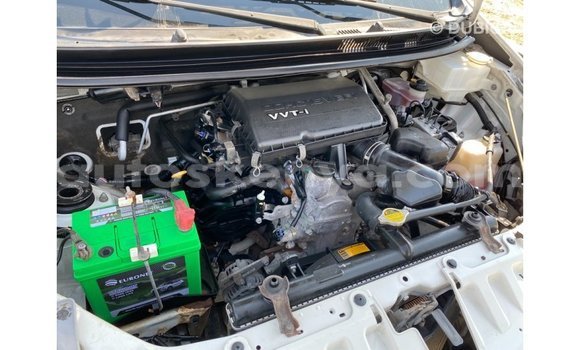 Imported Toyota Avanza White Makiinaa iti Import - Dubai keessatti Central Kenya keessatti Imported Toyota Avanza White Makiinaa iti Import - Dubai keessatti Central Kenya keessatti