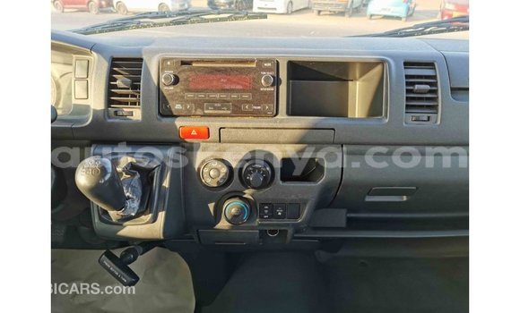 Nunua Imported Toyota Hiace Nyeupe Gari ndani ya Import - Dubai nchini Kati Kenya Nunua Imported Toyota Hiace Nyeupe Gari ndani ya Import - Dubai nchini Kati Kenya