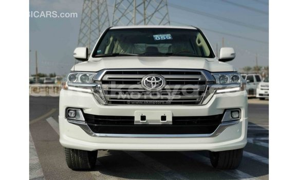Buy Import Toyota Land Cruiser White Car in Import - Dubai in Central Kenya Buy Import Toyota Land Cruiser White Car in Import - Dubai in Central Kenya
