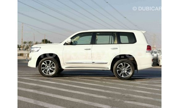 Buy Import Toyota Land Cruiser White Car in Import - Dubai in Central Kenya Buy Import Toyota Land Cruiser White Car in Import - Dubai in Central Kenya