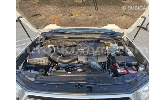 Buy Import Toyota Land Cruiser White Car in Import - Dubai in Central Kenya Buy Import Toyota Land Cruiser White Car in Import - Dubai in Central Kenya