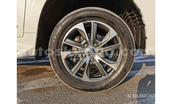 Buy Import Toyota Land Cruiser White Car in Import - Dubai in Central Kenya Buy Import Toyota Land Cruiser White Car in Import - Dubai in Central Kenya