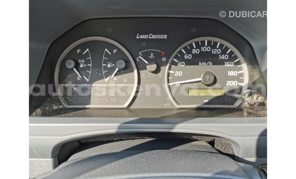 Imported Toyota Land Cruiser Beige Makiinaa iti Import - Dubai keessatti Central Kenya keessatti Imported Toyota Land Cruiser Beige Makiinaa iti Import - Dubai keessatti Central Kenya keessatti
