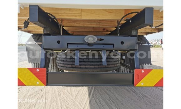 Buy Import Mitsubishi Fuso White Truck in Import - Dubai in Central Kenya Buy Import Mitsubishi Fuso White Truck in Import - Dubai in Central Kenya