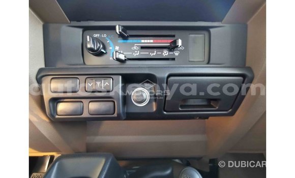 Buy Import Toyota Land Cruiser White Car in Import - Dubai in Central Kenya Buy Import Toyota Land Cruiser White Car in Import - Dubai in Central Kenya