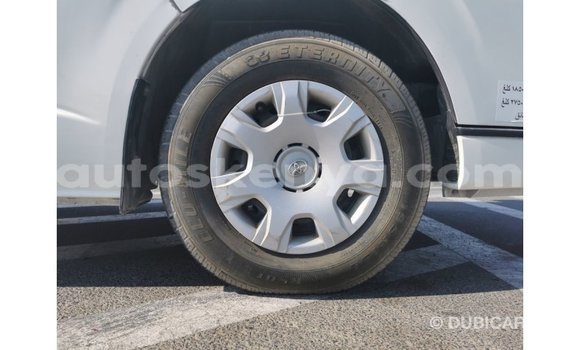 Imported Toyota Hiace White Makiinaa iti Import - Dubai keessatti Central Kenya keessatti Imported Toyota Hiace White Makiinaa iti Import - Dubai keessatti Central Kenya keessatti