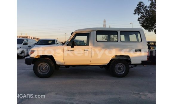 Buy Import Toyota Land Cruiser White Car in Import - Dubai in Central Kenya Buy Import Toyota Land Cruiser White Car in Import - Dubai in Central Kenya