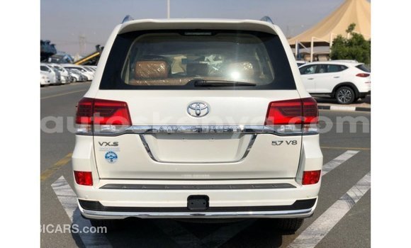 Buy Import Toyota Land Cruiser White Car in Import - Dubai in Central Kenya Buy Import Toyota Land Cruiser White Car in Import - Dubai in Central Kenya
