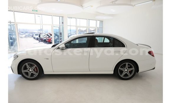 Imported Mercedes‒Benz 1117 White Netiree iti Import - Dubai keessatti Central Kenya keessatti Imported Mercedes‒Benz 1117 White Netiree iti Import - Dubai keessatti Central Kenya keessatti