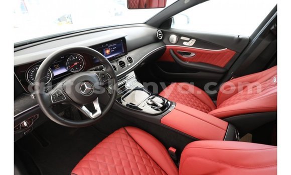 Imported Mercedes‒Benz 1117 White Netiree iti Import - Dubai keessatti Central Kenya keessatti Imported Mercedes‒Benz 1117 White Netiree iti Import - Dubai keessatti Central Kenya keessatti