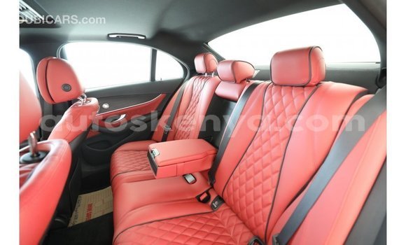 Imported Mercedes‒Benz 1117 White Netiree iti Import - Dubai keessatti Central Kenya keessatti Imported Mercedes‒Benz 1117 White Netiree iti Import - Dubai keessatti Central Kenya keessatti