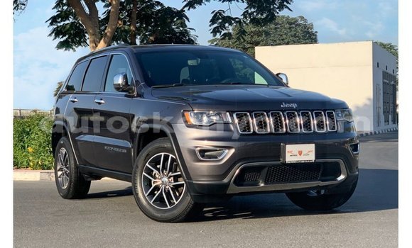 Imported Jeep Grand Cherokee Black Makiinaa iti Import - Dubai keessatti Central Kenya keessatti
