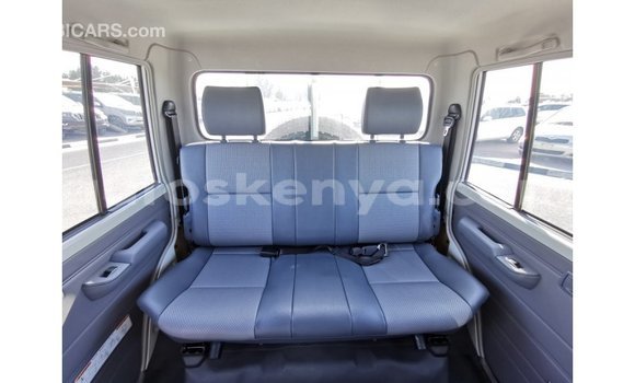 Buy Import Toyota Land Cruiser White Car in Import - Dubai in Central Kenya Buy Import Toyota Land Cruiser White Car in Import - Dubai in Central Kenya