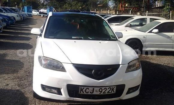 Oofamaa Mazda Axela White Makiinaa iti Mombasa keessatti Coastal Kenya keessatti Oofamaa Mazda Axela White Makiinaa iti Mombasa keessatti Coastal Kenya keessatti