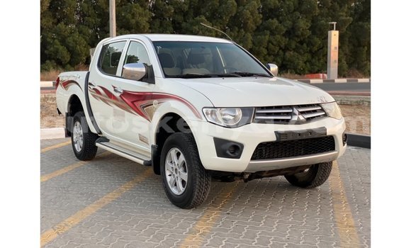 Buy Import Mitsubishi L200 White Car in Import - Dubai in Central Kenya