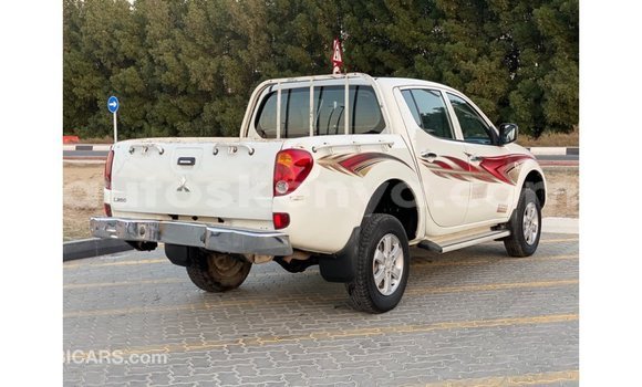 Nunua Imported Mitsubishi L200 Nyeupe Gari ndani ya Import - Dubai nchini Kati Kenya Nunua Imported Mitsubishi L200 Nyeupe Gari ndani ya Import - Dubai nchini Kati Kenya