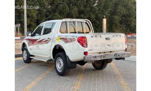 Nunua Imported Mitsubishi L200 Nyeupe Gari ndani ya Import - Dubai nchini Kati Kenya Nunua Imported Mitsubishi L200 Nyeupe Gari ndani ya Import - Dubai nchini Kati Kenya
