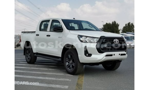 Nunua Imported Toyota Hilux Nyeupe Gari ndani ya Import - Dubai nchini Kati Kenya Nunua Imported Toyota Hilux Nyeupe Gari ndani ya Import - Dubai nchini Kati Kenya