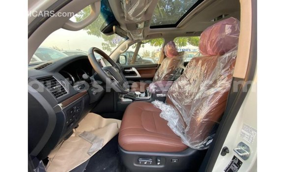 Nunua Imported Toyota Land Cruiser Nyeupe Gari ndani ya Import - Dubai nchini Kati Kenya Nunua Imported Toyota Land Cruiser Nyeupe Gari ndani ya Import - Dubai nchini Kati Kenya