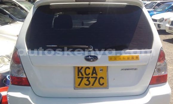 Oofamaa Subaru Forester White Makiinaa iti Mombasa keessatti Coastal Kenya keessatti Oofamaa Subaru Forester White Makiinaa iti Mombasa keessatti Coastal Kenya keessatti