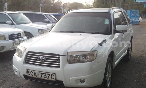 Oofamaa Subaru Forester White Makiinaa iti Mombasa keessatti Coastal Kenya keessatti Oofamaa Subaru Forester White Makiinaa iti Mombasa keessatti Coastal Kenya keessatti