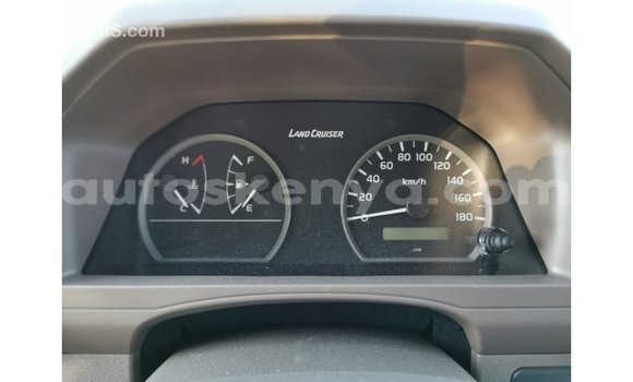 Imported Toyota Land Cruiser Red Makiinaa iti Import - Dubai keessatti Central Kenya keessatti Imported Toyota Land Cruiser Red Makiinaa iti Import - Dubai keessatti Central Kenya keessatti