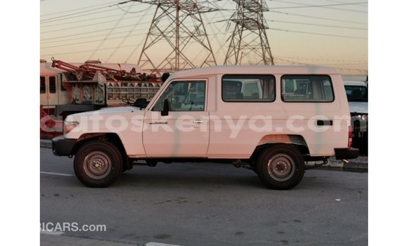 Buy Import Toyota Land Cruiser White Car in Import - Dubai in Central Kenya Buy Import Toyota Land Cruiser White Car in Import - Dubai in Central Kenya