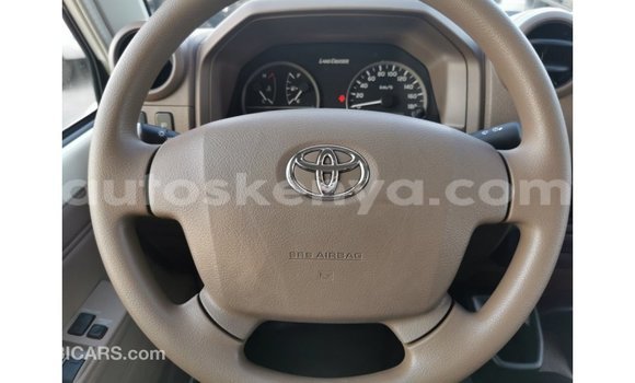 Buy Import Toyota Land Cruiser White Car in Import - Dubai in Central Kenya Buy Import Toyota Land Cruiser White Car in Import - Dubai in Central Kenya
