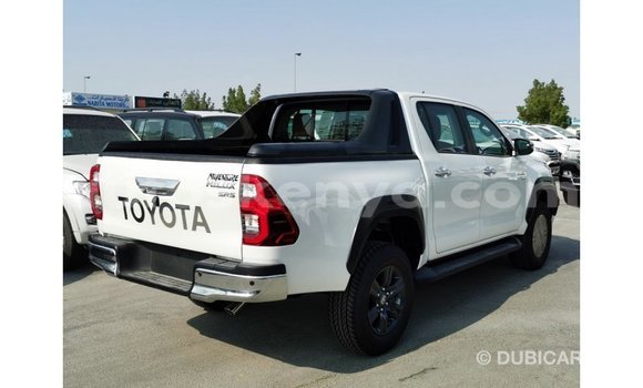 Imported Toyota Hilux White Makiinaa iti Import - Dubai keessatti Central Kenya keessatti Imported Toyota Hilux White Makiinaa iti Import - Dubai keessatti Central Kenya keessatti