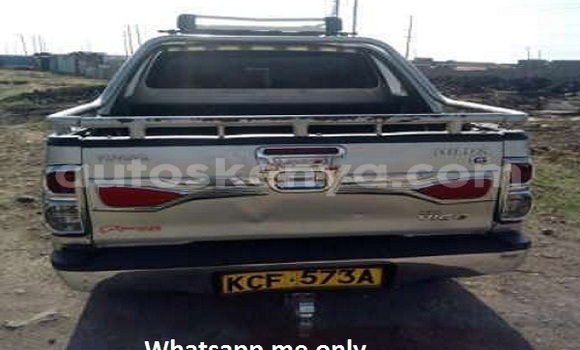 Oofamaa Toyota Hilux Silver Makiinaa iti Nairobi keessatti Nairobi keessatti Oofamaa Toyota Hilux Silver Makiinaa iti Nairobi keessatti Nairobi keessatti