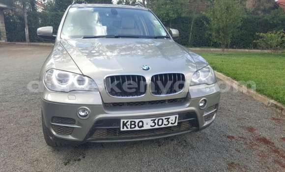 Oofamaa BMW X5 Silver Makiinaa iti Nairobi keessatti Nairobi keessatti