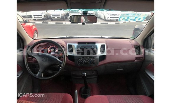 Imported Toyota Hilux White Makiinaa iti Import - Dubai keessatti Central Kenya keessatti Imported Toyota Hilux White Makiinaa iti Import - Dubai keessatti Central Kenya keessatti