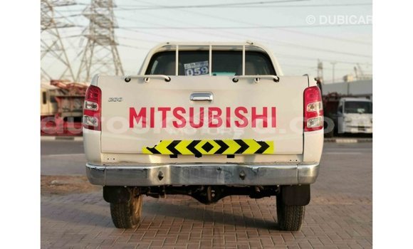 Nunua Imported Mitsubishi L200 Nyeupe Gari ndani ya Import - Dubai nchini Kati Kenya Nunua Imported Mitsubishi L200 Nyeupe Gari ndani ya Import - Dubai nchini Kati Kenya