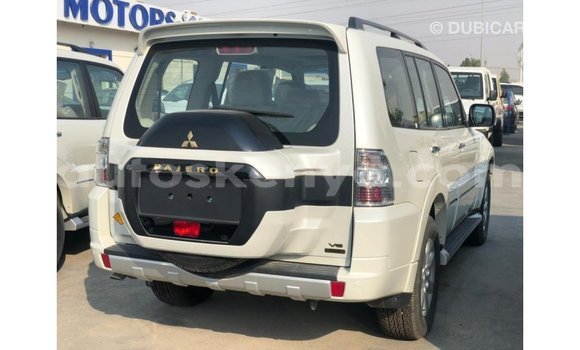 Nunua Imported Mitsubishi Pajero Nyeupe Gari ndani ya Import - Dubai nchini Kati Kenya Nunua Imported Mitsubishi Pajero Nyeupe Gari ndani ya Import - Dubai nchini Kati Kenya