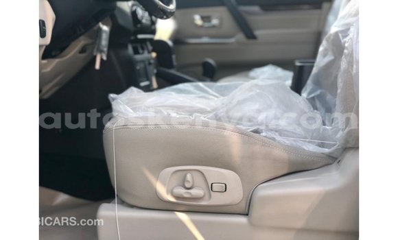 Nunua Imported Mitsubishi Pajero Nyeupe Gari ndani ya Import - Dubai nchini Kati Kenya Nunua Imported Mitsubishi Pajero Nyeupe Gari ndani ya Import - Dubai nchini Kati Kenya