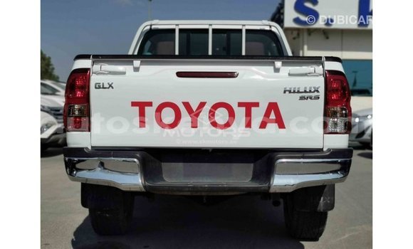 Nunua Imported Toyota Hilux Nyeupe Gari ndani ya Import - Dubai nchini Kati Kenya Nunua Imported Toyota Hilux Nyeupe Gari ndani ya Import - Dubai nchini Kati Kenya