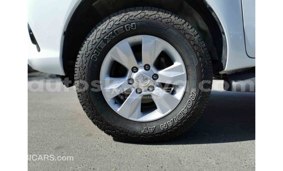 Nunua Imported Toyota Hilux Nyeupe Gari ndani ya Import - Dubai nchini Kati Kenya Nunua Imported Toyota Hilux Nyeupe Gari ndani ya Import - Dubai nchini Kati Kenya