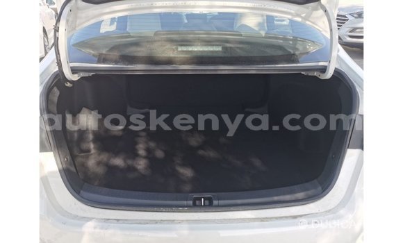 Imported Toyota Corolla White Makiinaa iti Import - Dubai keessatti Central Kenya keessatti Imported Toyota Corolla White Makiinaa iti Import - Dubai keessatti Central Kenya keessatti