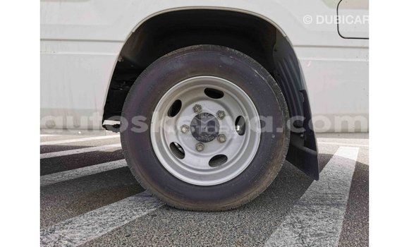 Imported Toyota Coaster White Makiinaa iti Import - Dubai keessatti Central Kenya keessatti Imported Toyota Coaster White Makiinaa iti Import - Dubai keessatti Central Kenya keessatti