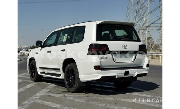 Buy Import Toyota Land Cruiser White Car in Import - Dubai in Central Kenya Buy Import Toyota Land Cruiser White Car in Import - Dubai in Central Kenya