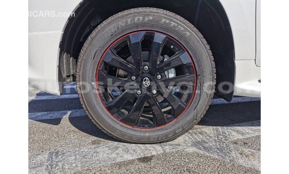 Buy Import Toyota Land Cruiser White Car in Import - Dubai in Central Kenya Buy Import Toyota Land Cruiser White Car in Import - Dubai in Central Kenya