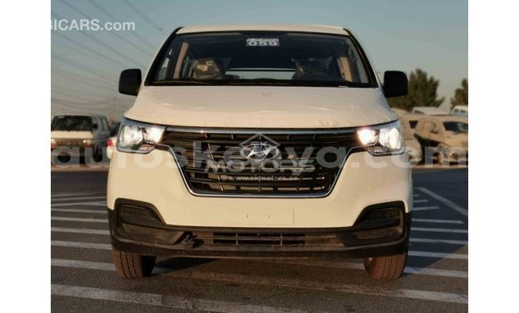 Buy Import Hyundai Chorus White Truck in Import - Dubai in Central Kenya Buy Import Hyundai Chorus White Truck in Import - Dubai in Central Kenya
